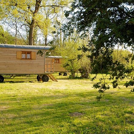 فندق La Ferme Du Marais Poitevin - Roulotte Benet المظهر الخارجي الصورة