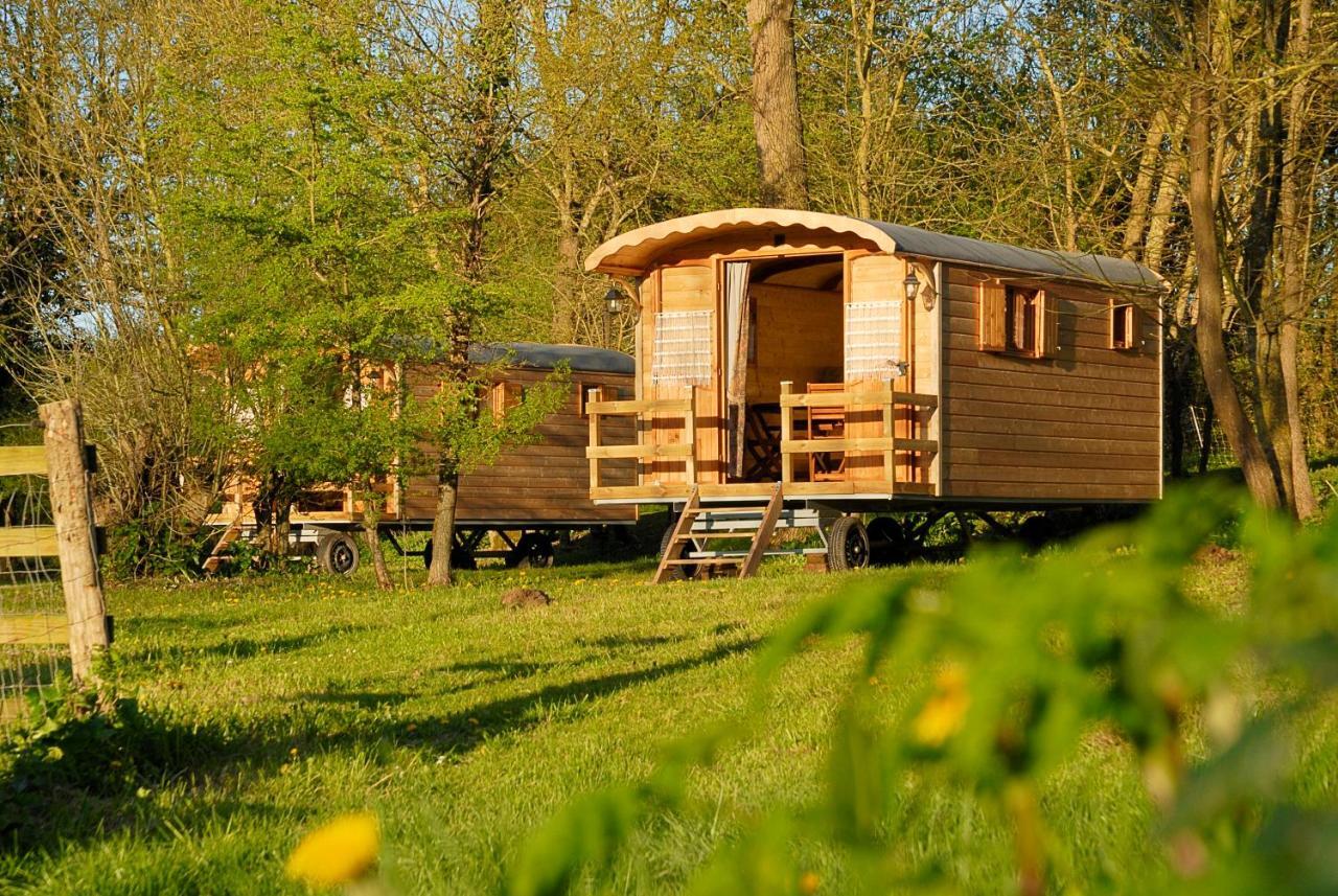 فندق La Ferme Du Marais Poitevin - Roulotte Benet المظهر الخارجي الصورة