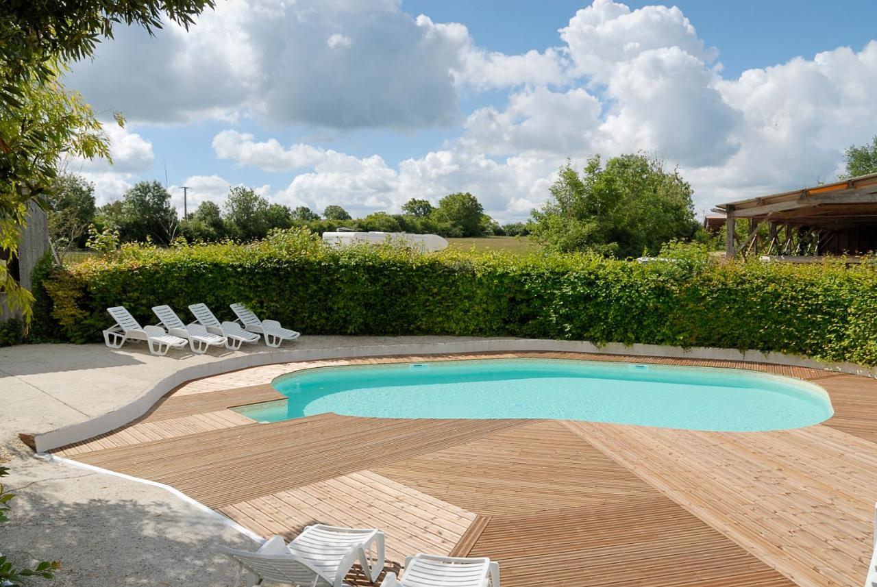 فندق La Ferme Du Marais Poitevin - Roulotte Benet المظهر الخارجي الصورة